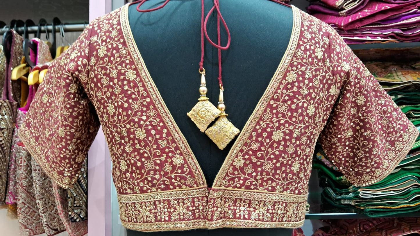 Blouse with sleeves
