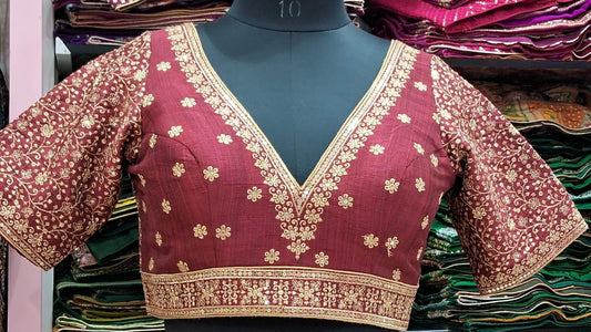 Blouse with sleeves