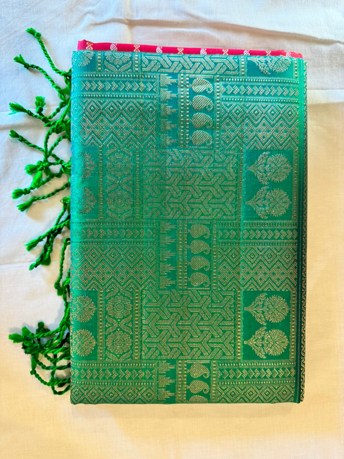 Soft silk Red and green