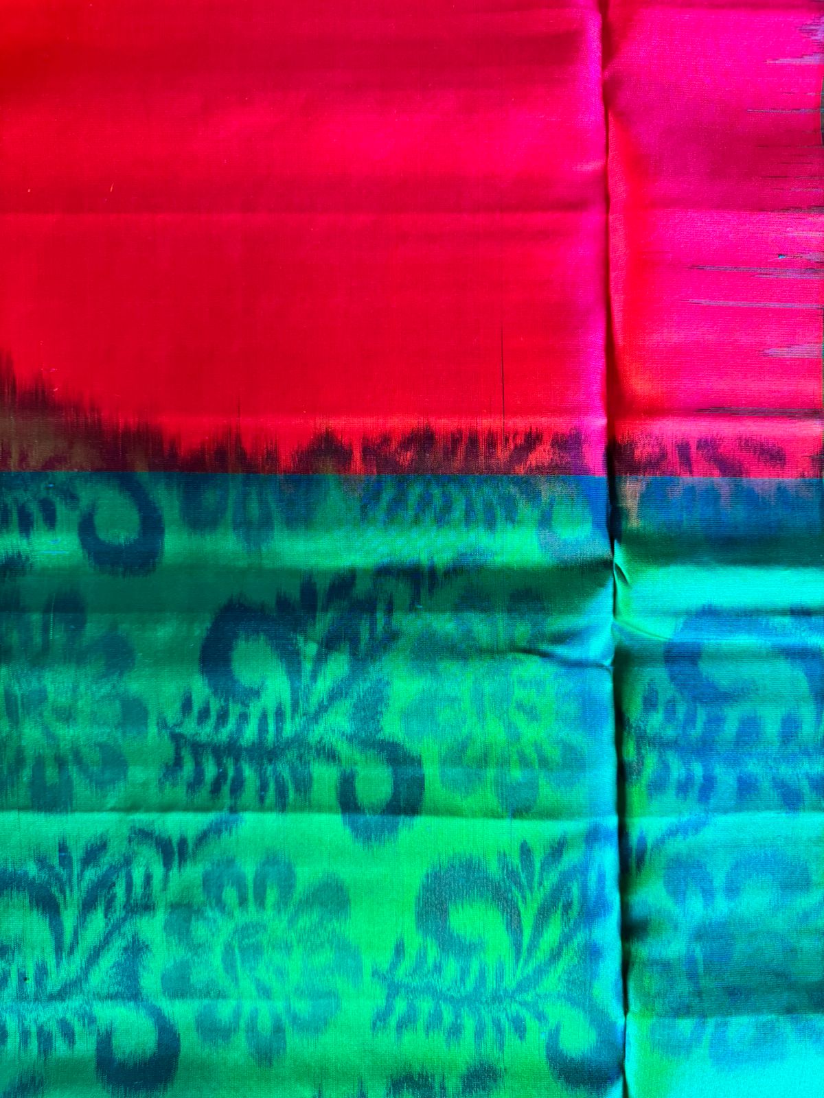 Soft silk Red and green